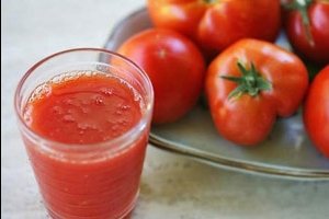 Стакан томатного сока