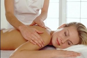 Бодрящий массаж спины