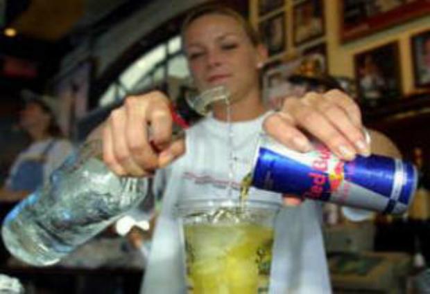 Употребление энергетиков с алкоголем повышает риск развития алкоголизма