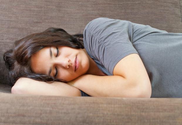 Ученые рассказали, что дневной сон после 40 лет смертельно опасен