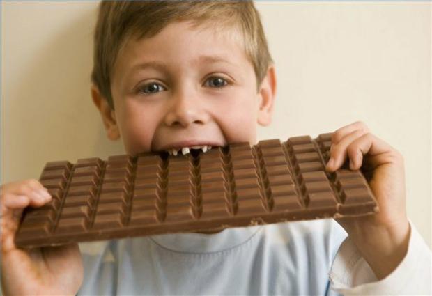 Дети любят сладкое и соленое больше взрослых, выяснили ученые