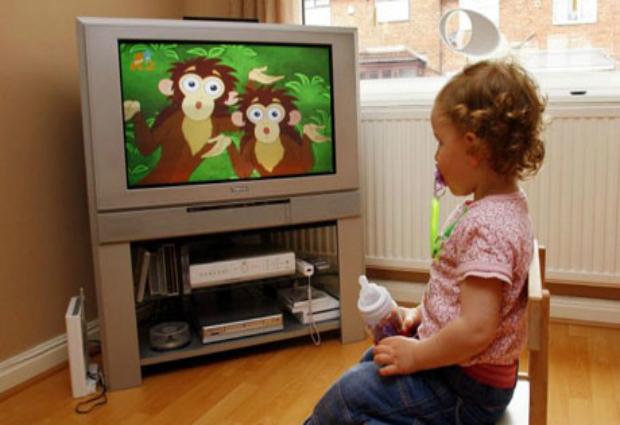 Просмотр телевизора негативно влияет на сон детей