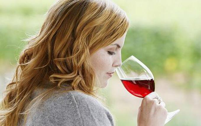 Красное вино спасет от рака и поможет похудеть