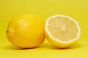 Лимонный запах против злости и скупости