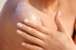 Солнцезащитный крем убережет кожу от рака