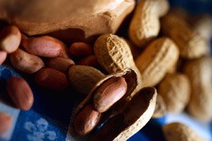 Люди с аллергией на орехи смогут ими питаться