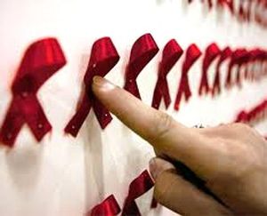 Кампания Алишии Кис для просвещения по вопросам ВИЧ
