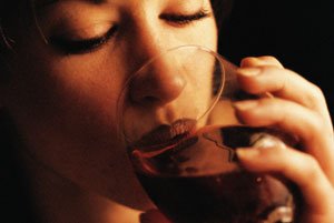 Алкоголь заставляет женщин чаще прибегать к посткоитальной контрацепции