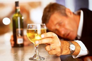 Пьющие люди реже сталкиваются с проблемой лишнего веса