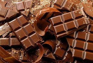 Горький шоколад помогает отказаться от вредной пищи