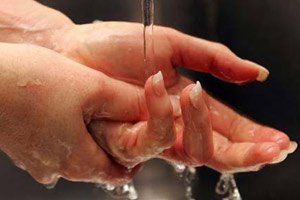 Мытье рук защитит от заболеваний в холода