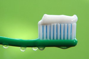 Зубная паста может нанести удар по нервам