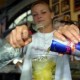 Употребление энергетиков с алкоголем повышает риск развития алкоголизма