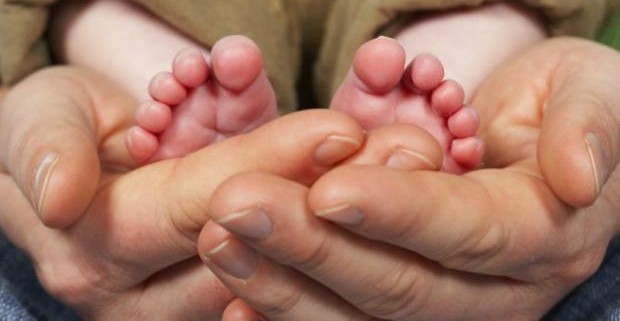 Рождение ребенка дарит родителям 2 года счастья