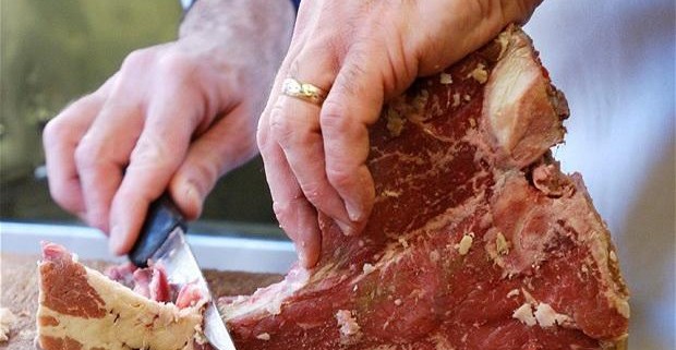 Употребление мяса увеличивает вероятность наступления болезни Альцгеймера