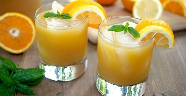 Чай и апельсиновый сок помогут снизить риск развития рака яичников на 30%