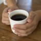 Потребление четырех чашек кофе ежедневно связывают с риском ранней смерти