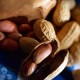 Люди с аллергией на орехи смогут ими питаться