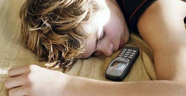 На сон подростка влияют родители и друзья, выяснили ученые