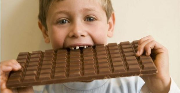 Дети любят сладкое и соленое больше взрослых, выяснили ученые