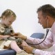 Маленькие пациенты получают увечья от медицинских инструментов